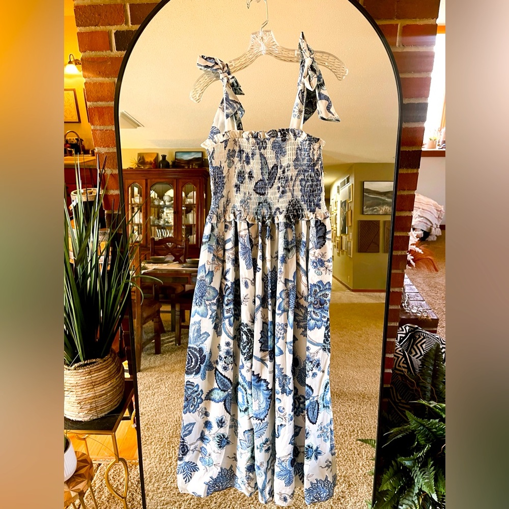 Summer midi blue floral pattern. Tie straps. So cute! Size large.